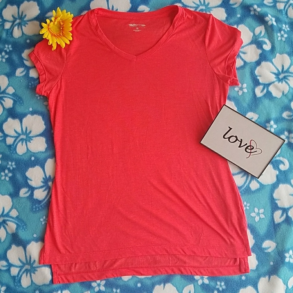 🌊 3/$15 NWOT Cascade Sport Top - Picture 3 of 8